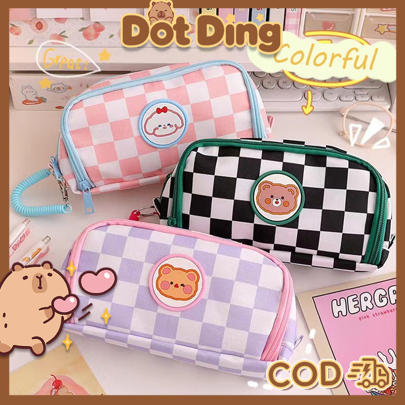 

[DOTDING]Tas Pensil Gantung Kapasitas Besar Pola Kotak-Kotak Lucu Tas Penyimpanan dengan Tali Pegangan Tempat Alat Tulis untuk Pelajar