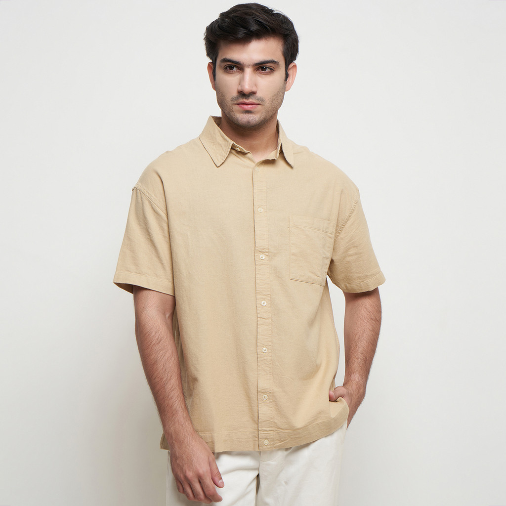 LARUSSO Kemeja Pria Basic Oversize Rami Lengan Pendek - Cream