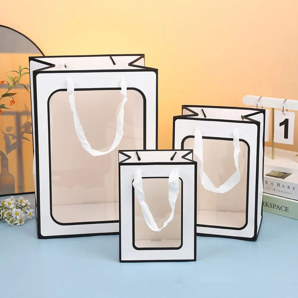 

PaperBag Tali Untai Garis Hitam | PaperBag Mika Ulang Tahun | Tas Belanja Hampers Souvenir ( HARGA UNTUK 5 PCS )