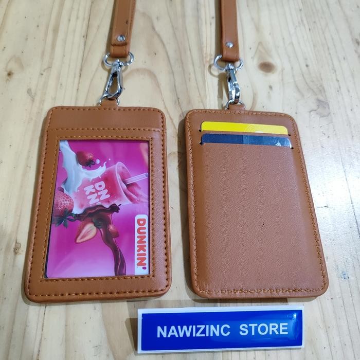 

GANTUNGAN ID CARD 3 SLOT KARTU DENGAN TALI LANYARD KULIT SINTETIS - Cokelat