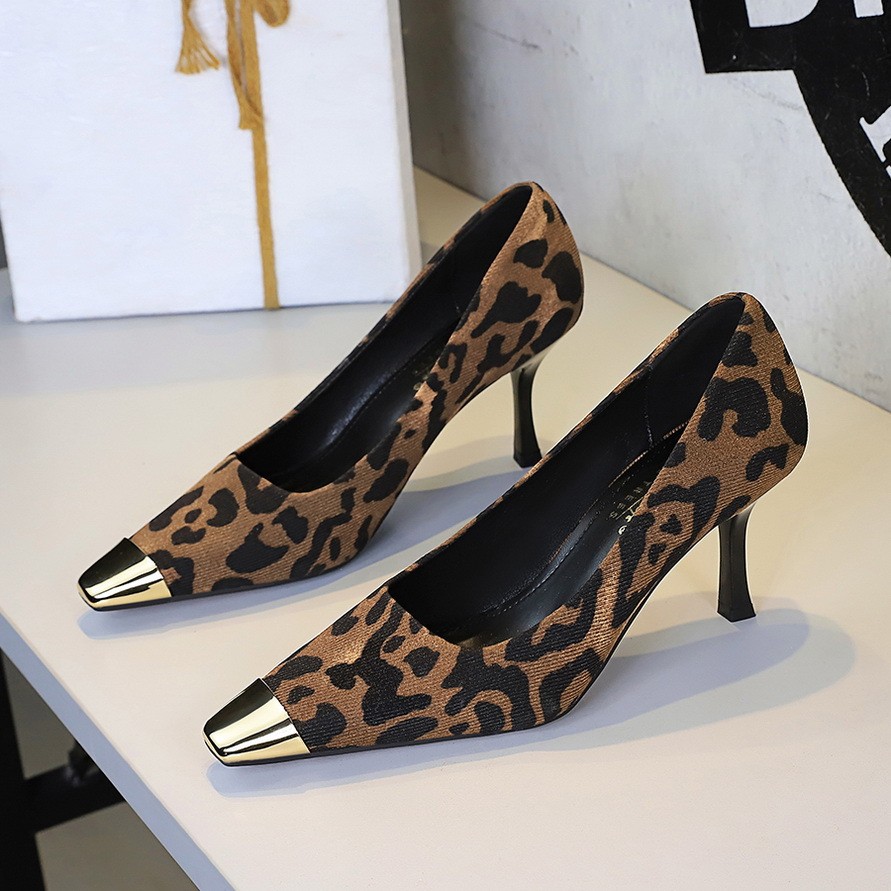 321-10 Sepatu Hak Tinggi Seksi Model Eropa dan Amerika Motif Macan Tutul Elegan Mulut Dangkal Sepatu