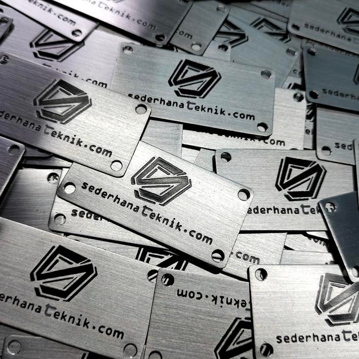 

Promo ( 100 Pcs ) Label Grafir Mesin Pabrik Plat Stenlis Dof anti karat .