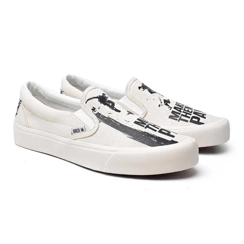 XJ28WS Brick Mansions - Mission Make Them Pay Off White Sepatu Slip On Sneakers Casual Pria Wanita