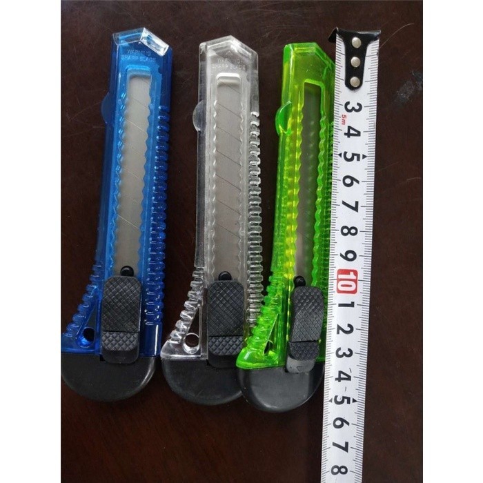 

Cutter Besar Pisau Potong Plastik Transparan Aman Safe Lock 18M
