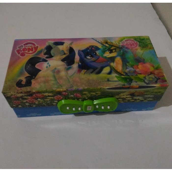 

Tempat Pensil Kode Gambar Hologram Karakter