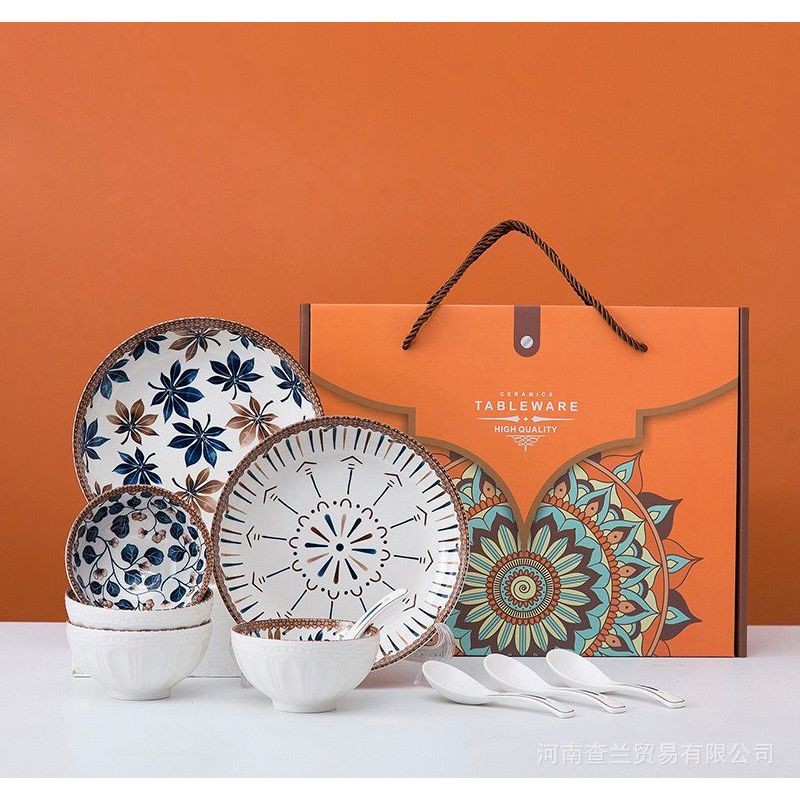 

Mangkuk Bohemian Box Oren Hampers Lebaran Hampers Wedding Gift Bohemian Box Oren / Set Sendok Piring Mangkok Alat Makan Keramik Motif Batik Souvenir Hampers