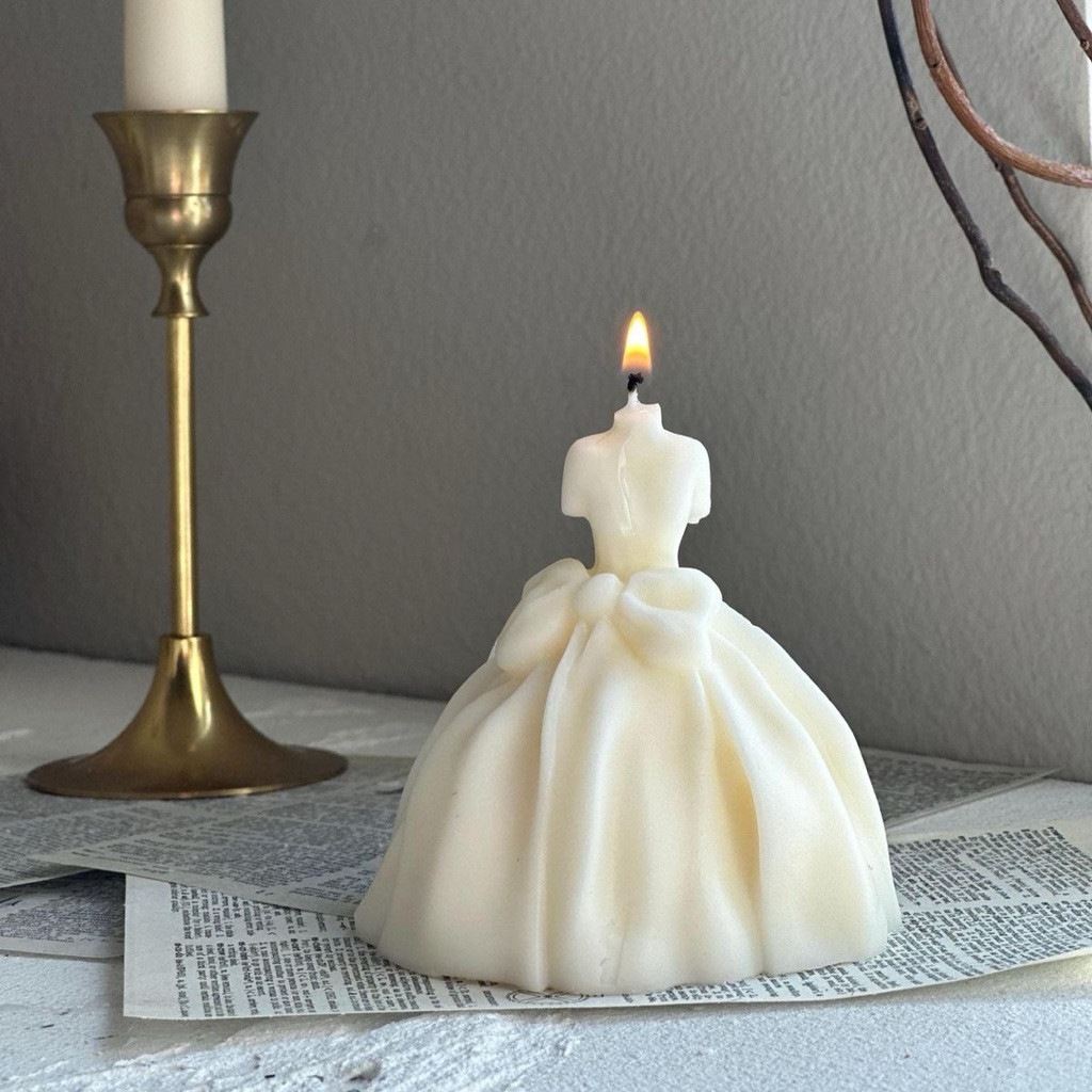 

Lilin aromaterapi gaun pernikahan mewah // Cinderella Gown Candle by twntiesgir // lilin suvenir // souvenir nikah //