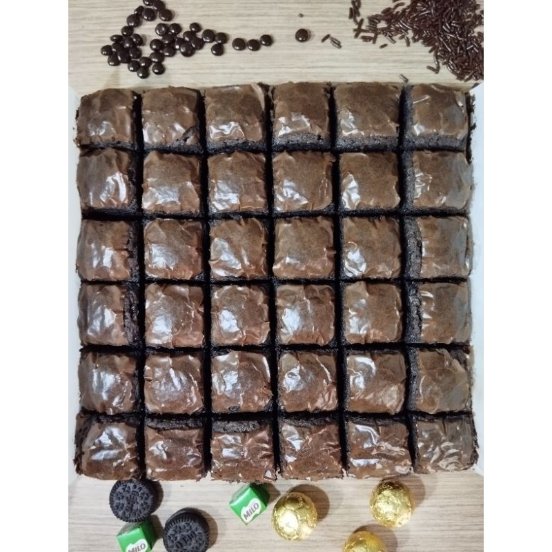 

BROWNIES FUDGY CLASSIC 20x20cm FRESH 100%(TANPA TOPING)