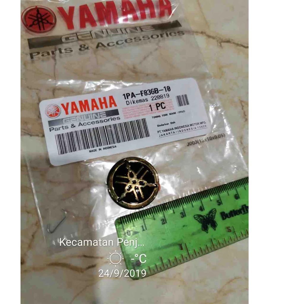 EMBLEM YAMAHA GOLD LOGO KECIL NEW VIXION ASLI ORI YAMAHA 1PA-F836B-10