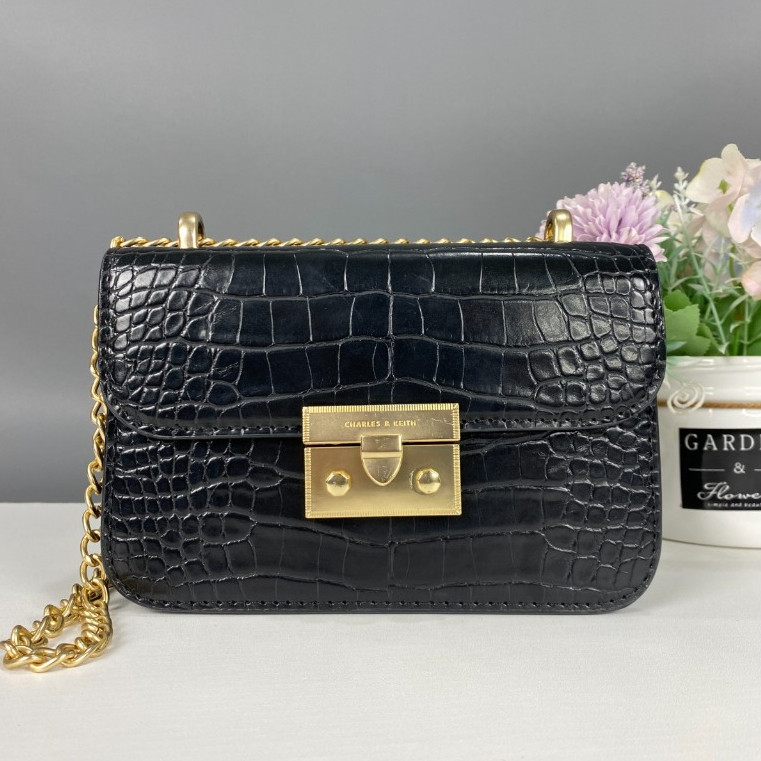 CHARLES & KEITH - Effect Boxy Chain Strap Bag