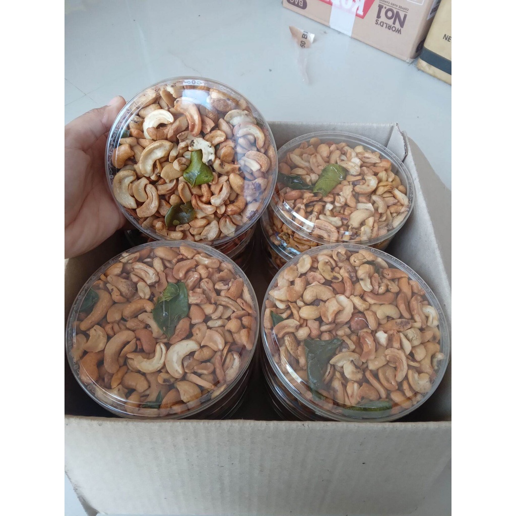 

Kacang mede Siap makan kemasan toples 250gr