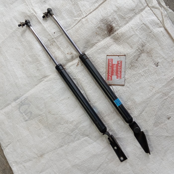 Sepasang Shock hidrolik bagasi Avanza Xenia lama old copotan KYB