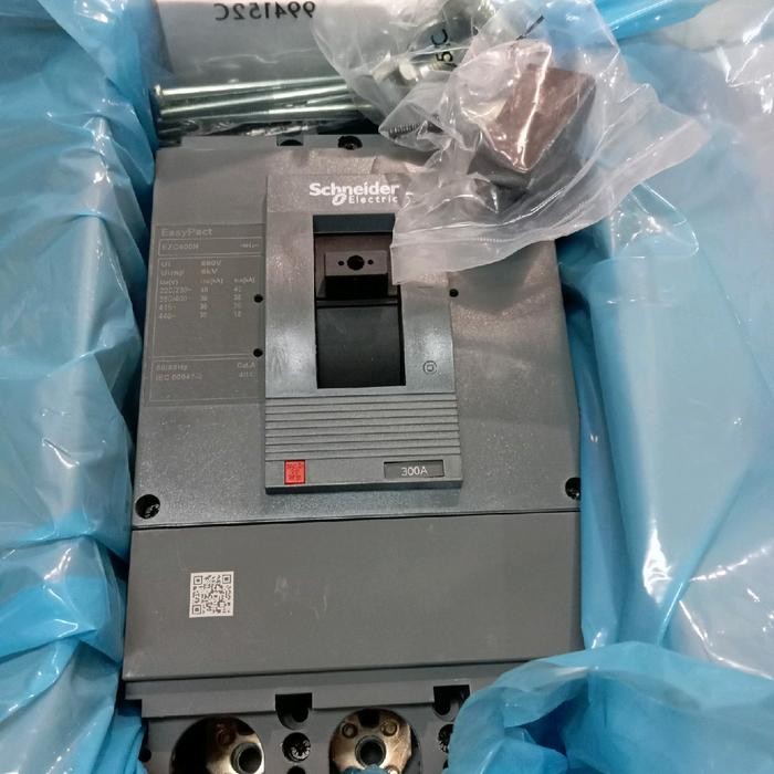 MCCB SCHNEIDER EZC400N3300N EZC400N 3P 400A