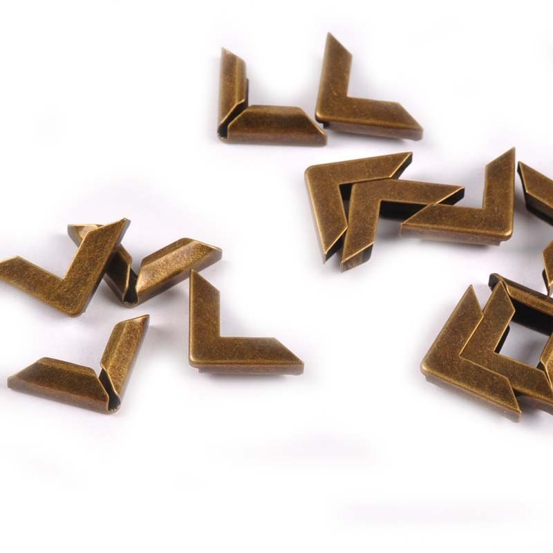 

50Pcs DIY Scrapbooking Accessories Bronze Metal Book Corners Trilateral Albums Menus Corner Protectors For Decor 16x16x3mm C1111