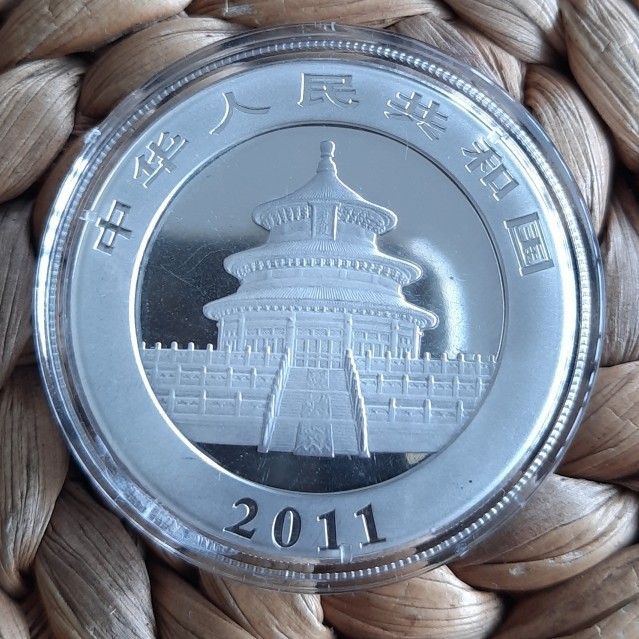 Paket 2 Koin: Super Rare Item Perak Murni Chinese Panda 2011 berat 1 Oz dan Koin Tembaga Murni Panda