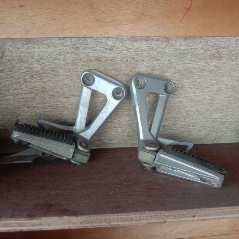 footstep belakang Yamaha Scorpio z g new kanan kiri pijakan kaki postep