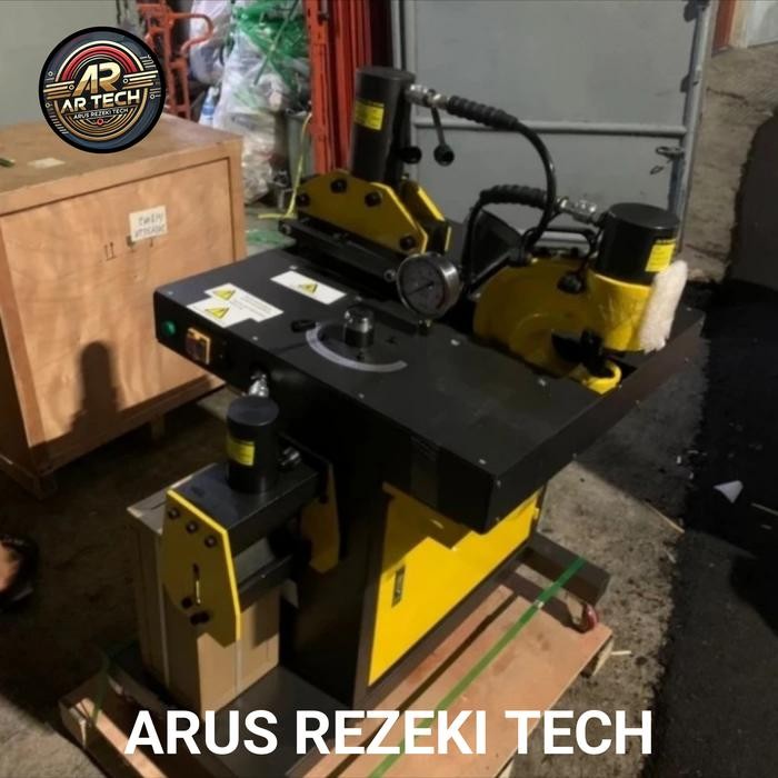 

3in1 busbar bending cutting punch dengan Oil Cooler HHM-200H BARTON