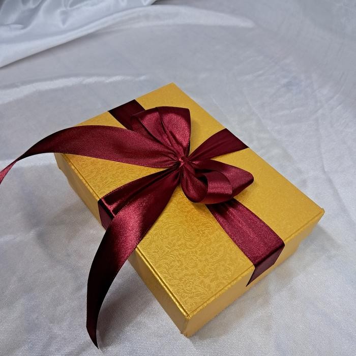

Kotak Kado + Kotak Hadiah + Gift Box + 22x15x5 cm + Kotak Medium + Berpita + Tanpa Pita - Gold