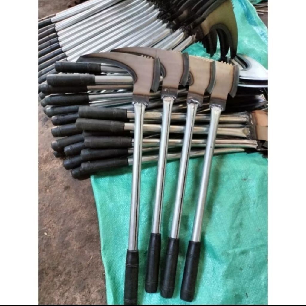 Alat Sabit multifungsi di gunakan untuk merimbasi / memotong rumput2 , ranting2 pohon Dll TERBAIK