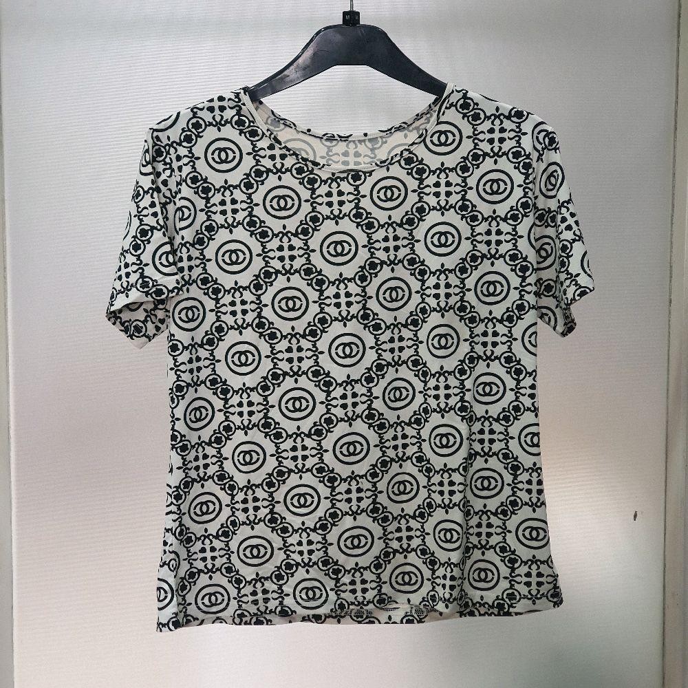 baju wanita blouse motif cc hitam putih preloved