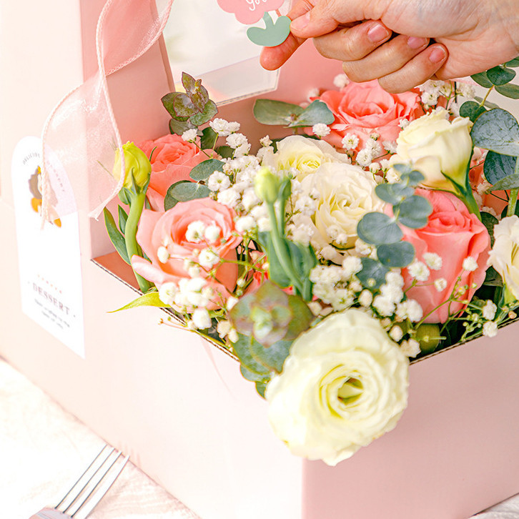 

RB Kotak Bunga dan Kue Portable Instan / Gift Box Flower Cake