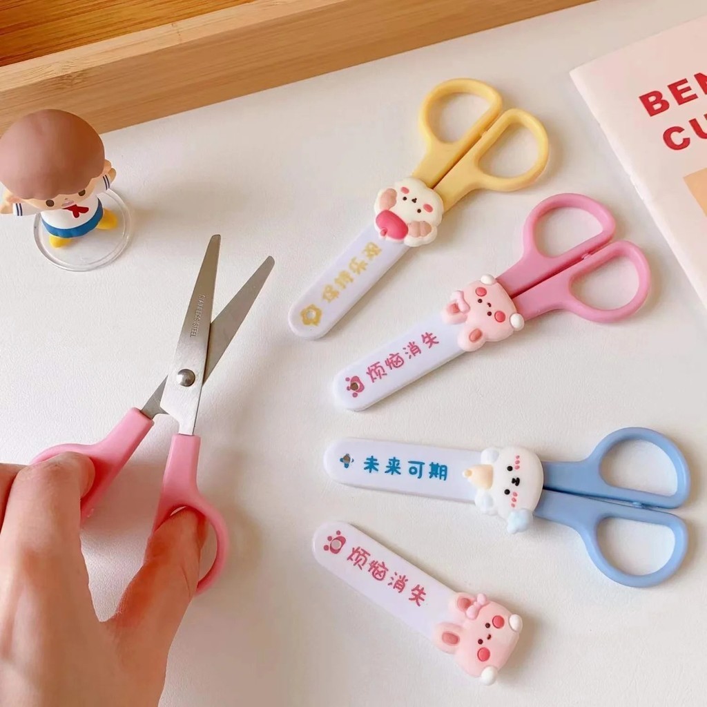 

Alat Gunting Kecil / Gunting Anak / Gunting Mini / Gunting Bentuk Beruang / Fancy Scissors / Scissors Bear / Bft, Fancy Scissors 1241 Bisa COD