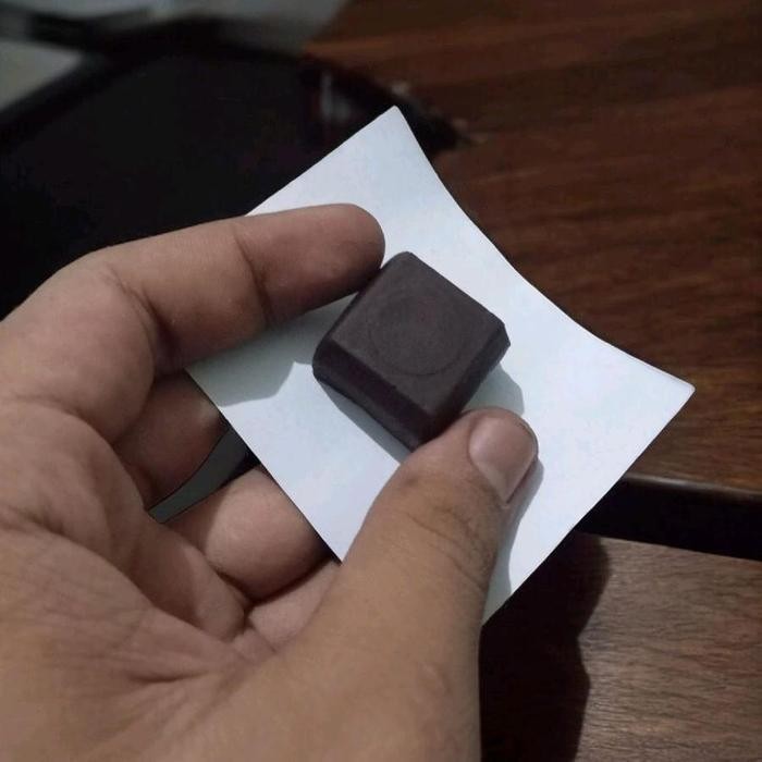 

Hush Chocolate Dark Chocolate For Couple 32 Gr 100% Original