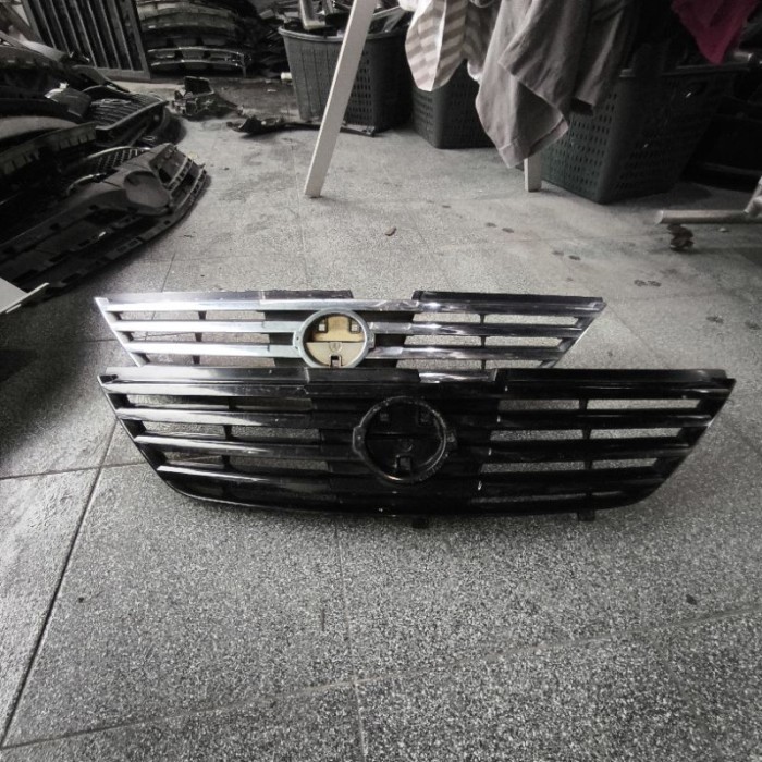 Grille Grill Nissan Serena C24 Original