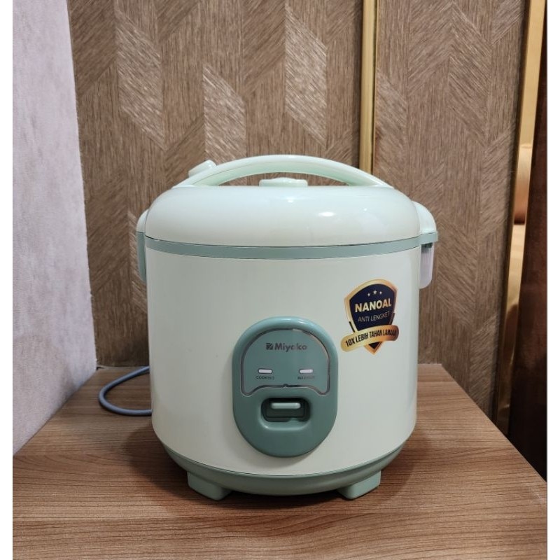 Magic Com 2 Liter Miyako MCM 559 SBC