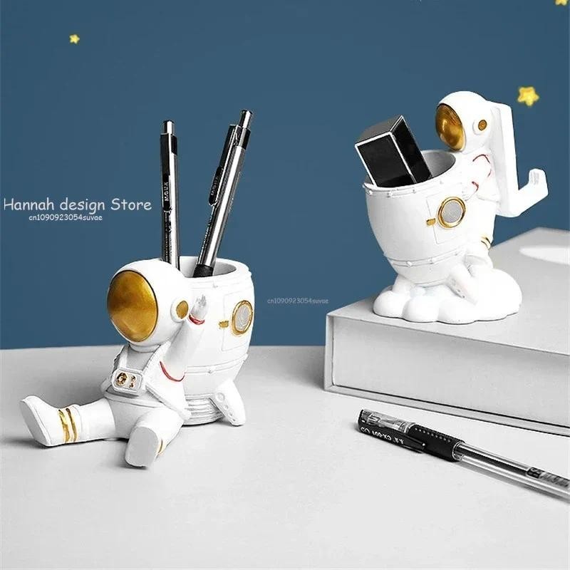 

Astronaut Pen Holder Round Pen Holder Storage Pencil Spaceman Figurine Statues Ornament Makeup Brush Holder Desk Decor