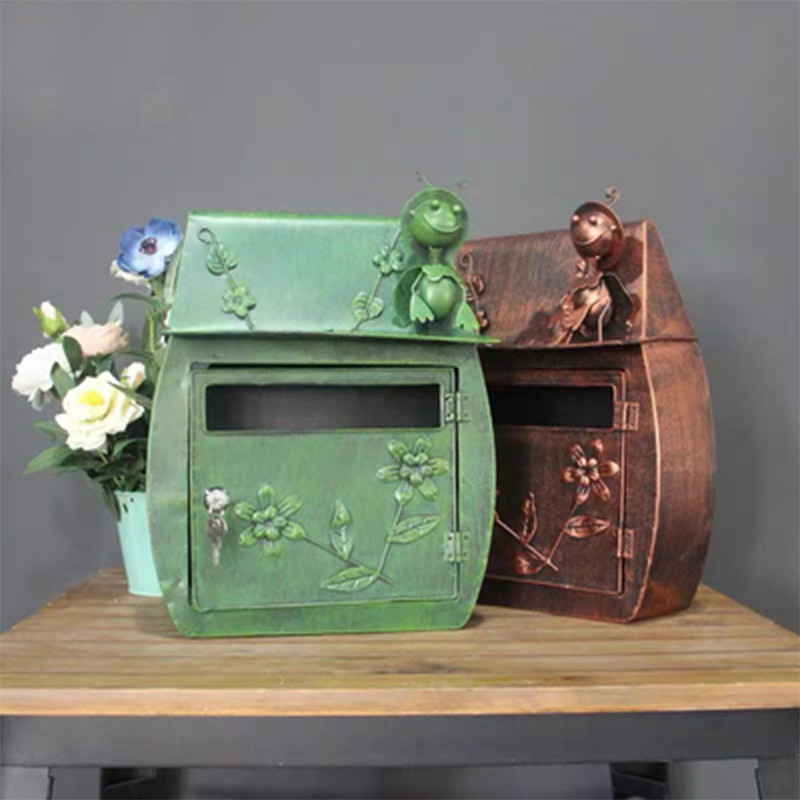 

European Mailbox Pastoral Iron Mailbox Soft Decoration Mailbox Garden Antique Pendant