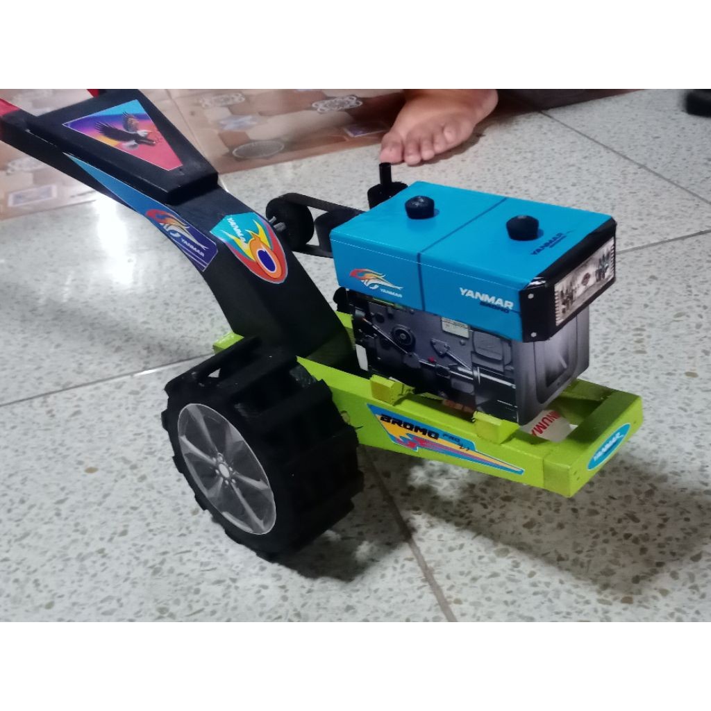 SEVS.QOR mainan traktor anak