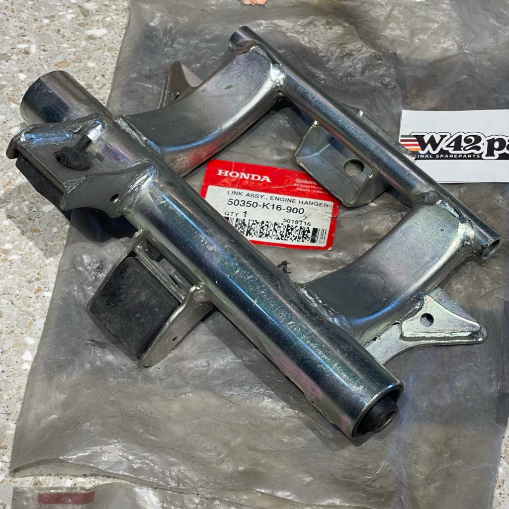 LINK ASSY ENGINE HANGER BOSH ARM MOUNTING MESIN BEATI FI K25 SCOOPY FI K16 SCOOPY FI ESP ORIGINAL AH