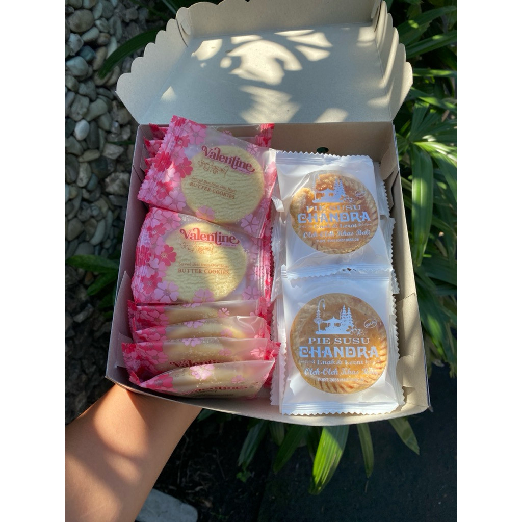 

MIX PIE SUSU CHANDRA X VALENTINE BUTTER COOKIES MURAH ISI 50pcs