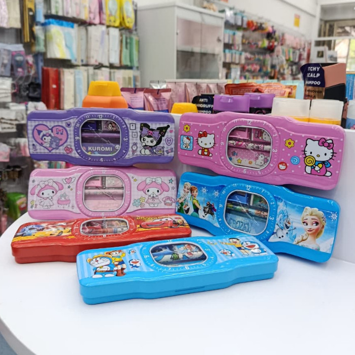 

Set Paket 4in1 Alat Tulis Karakter – Tempat Pensil Kaleng & Kotak Pensil Lucu Murah Berkualitas Harga Grosir Bisa Cod