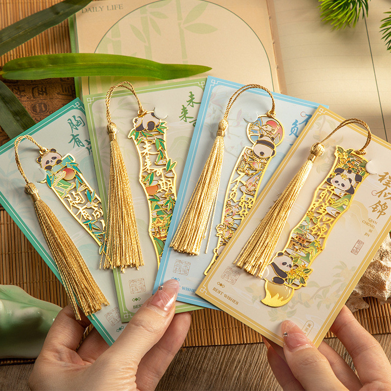 

Empty Carved Panda Bookmark Elegant Metal Bookmark Classical Chinese Style Cultural Creativity Memorial Gift for Elementary Scho