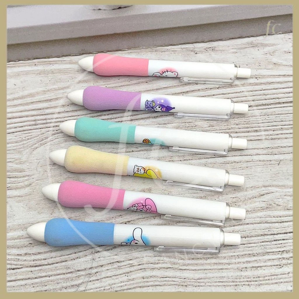 

Pen / Bolpen / Pulpen Mekanik Cetek SANRIO Cinnamoroll My Melody Hello Kitty Pompompurin Pochacco Puppy Kuromi PC-1508 Mechanical Pen Pegangan Empuk Lembut ATK Hadiah Bingkisan Kado Anak