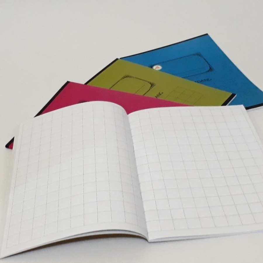 

Buku Kotak Kotak SEDANG /merk AA / 38 lembar 1Pcs Buku