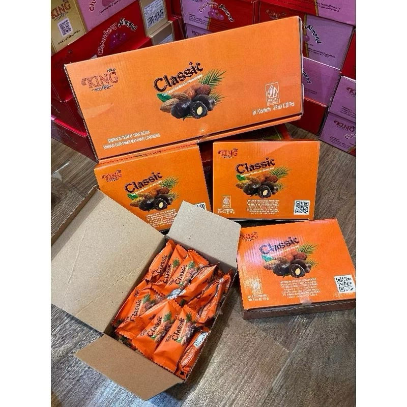 

Coklat Classic Kacang Almond ( Kurma salut coklat isi kacang almond utuh ) isi 1 pak @20pcs