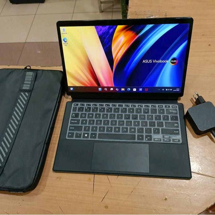 ASUS Vivobook Slate 13 OLED T3300KA Intel Silver N6000 Ram 8GB SSD 256GB Touch Screen Layar 13" Lapt