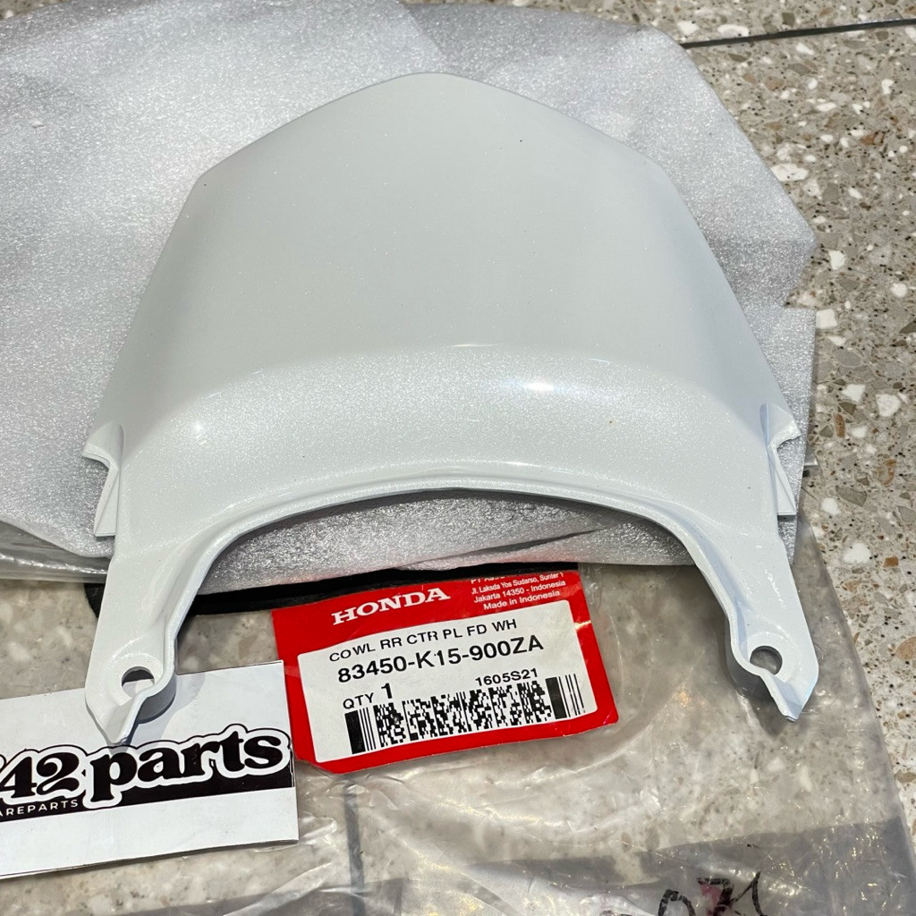 COVER TAIL SAMBUNGAN BODY BELAKANG TENGAH CB 150 R STREETFIRE OLD LAMA PUTIH ORIGINAL AHM 83450 K15 