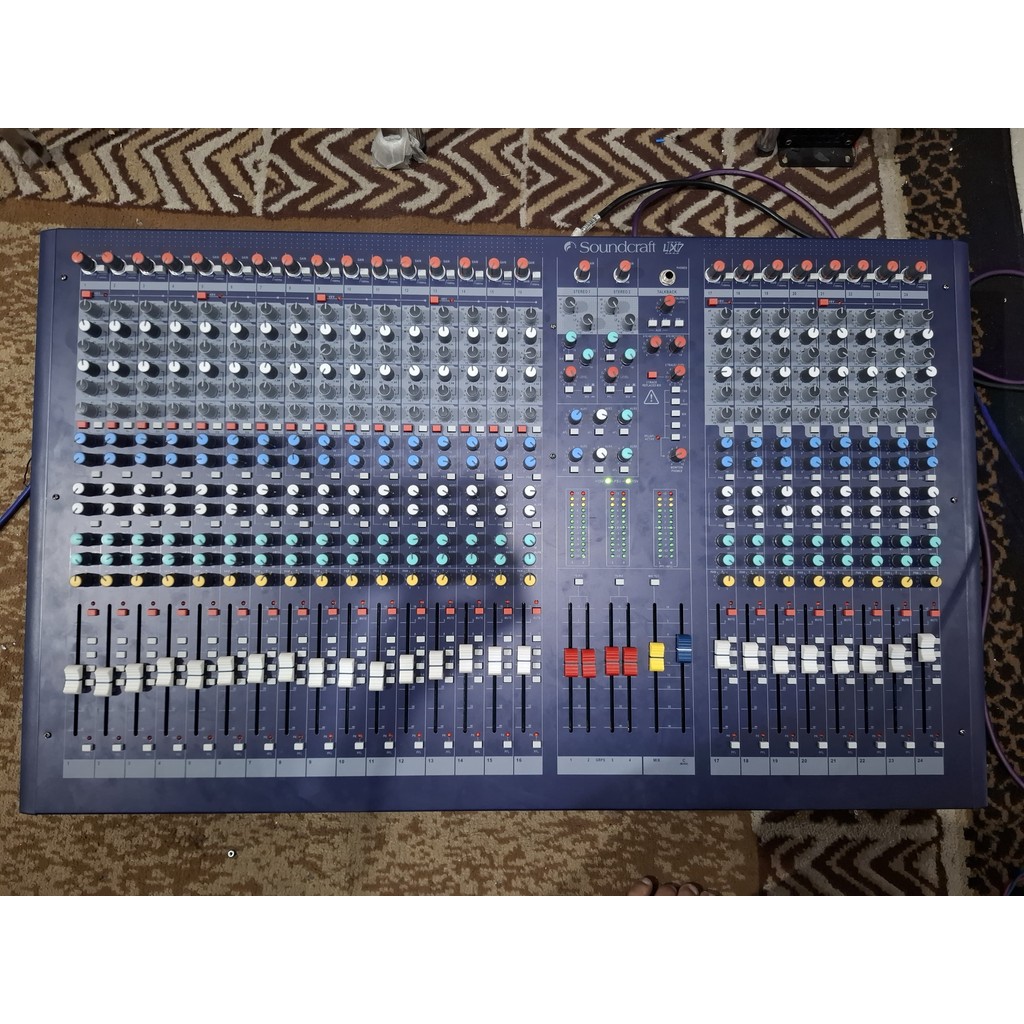 MIXER ADUIO SOUNDCRAFT LX7 24 CHANNEL Mixer Soundcraft LX7II 24CH