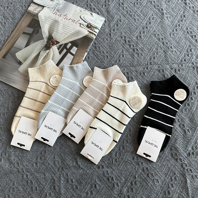 Kaos Kaki Motif Garis KK243 Korea Kaus Kaki Panjang Betis Warna Cewek Cowok Koruo Keren