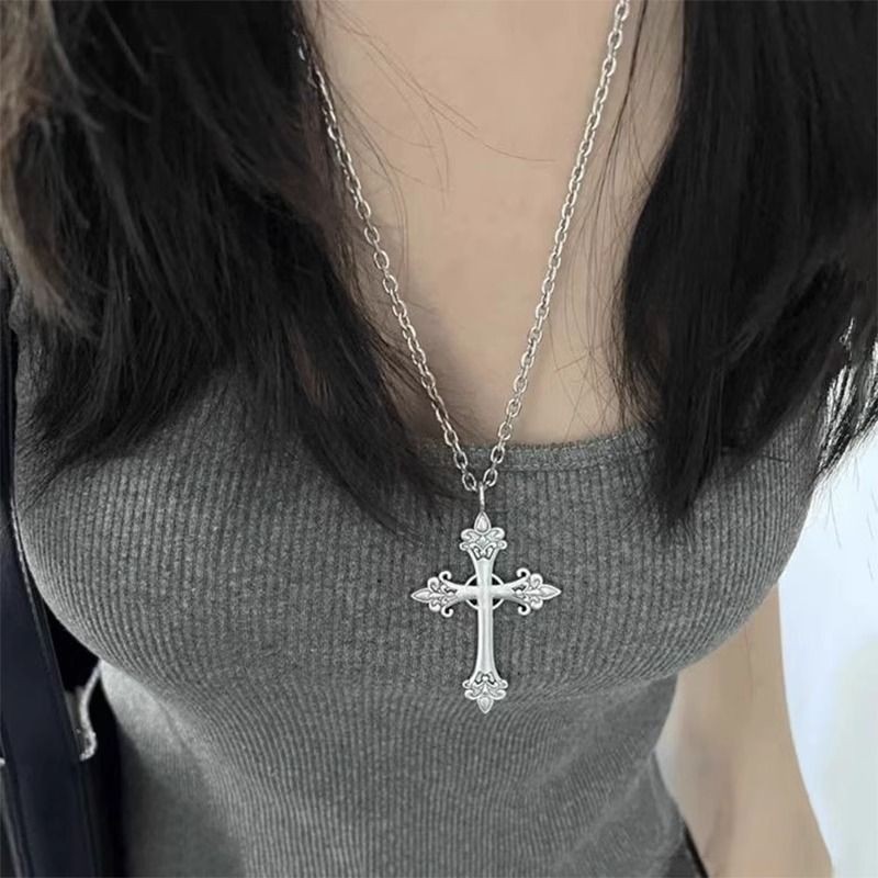 Kalung Titanium Salib Mawar Kalung Ukiran Salib Perak Besar Korea Yang Dipersonalisasi Kalung Panjan