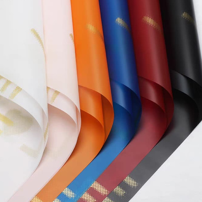 

Ivy Paper - Flowwer Wrapping Kertas Motif Love Flower Buket Bunga Kertas Cellophane Wrapping KB6097