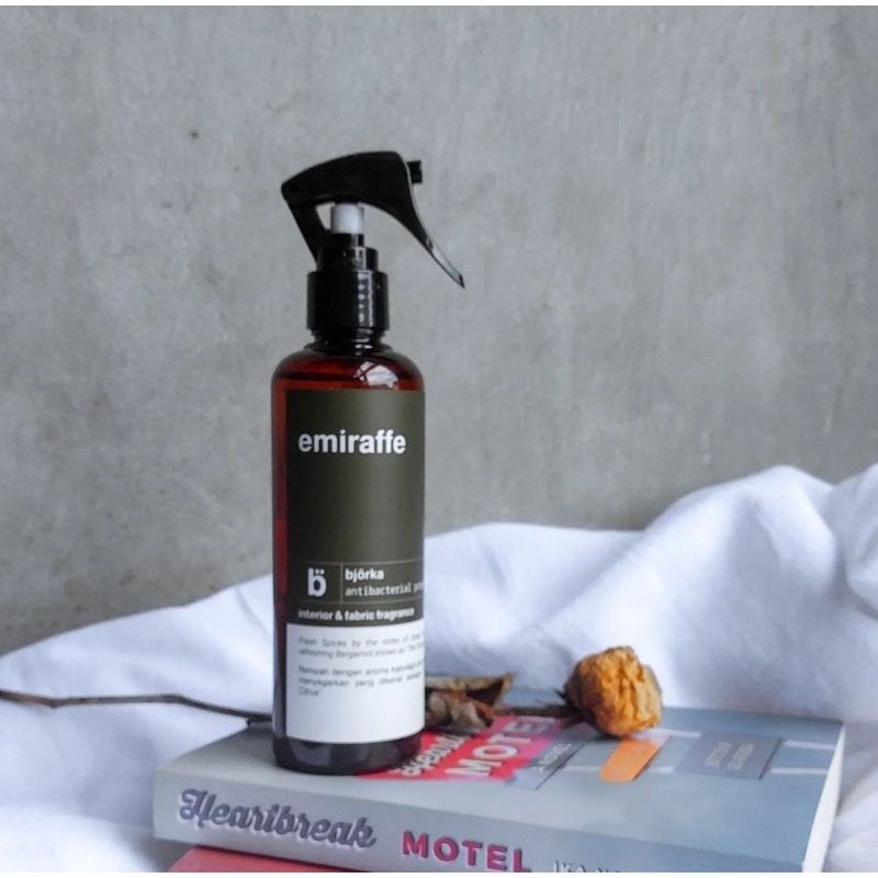 Bjorka Antibacterial Linen Spray Pengharum kamar Tidur Pewangi Lemari Pakaian Emiraffe
