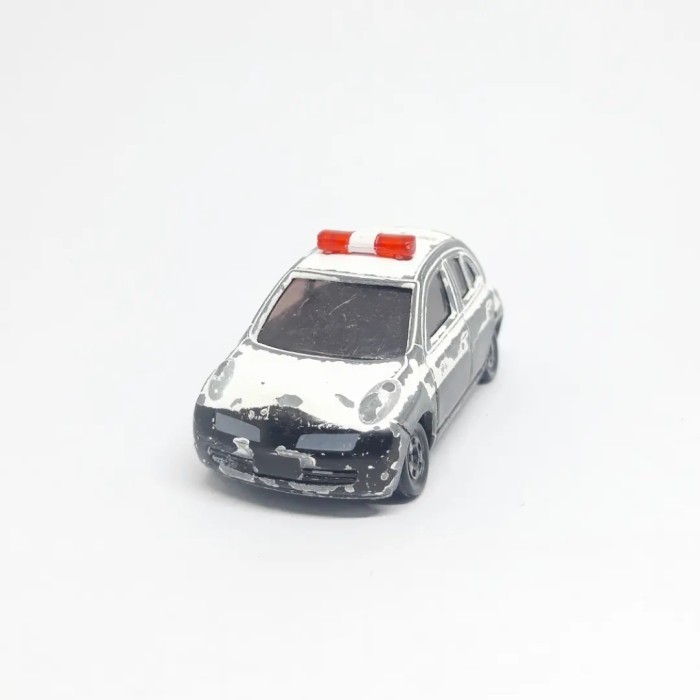 TOY Nissan March  Tomica Diecast Skala 64