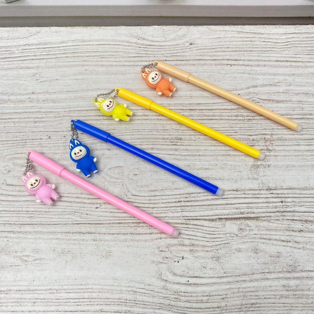 

READY PG-1873 Pulpen Gantungan Labubu Full Body / Pen Gel Tinta Hitam Karakter Labubu Alat Tulis Sekolah Terbaru Tersedia 4 Motif Pulpen Bisa Grosiran