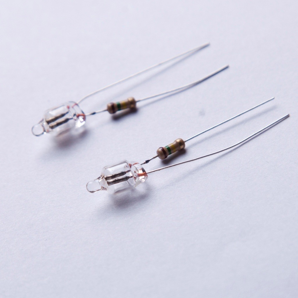 Lampu Setrika dengan Tahanan RESISTOR