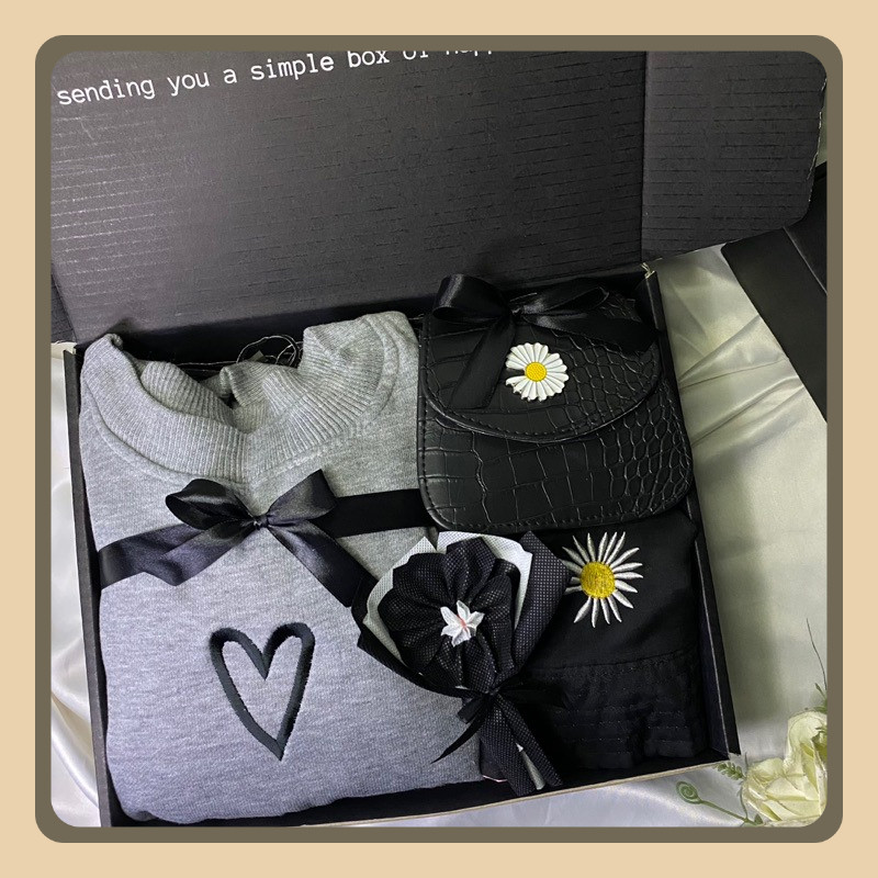

GIFTBOX HAMPERS KADO HADIAH CEWE WANITA SWEATER TAS